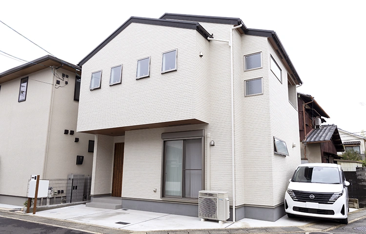 たっぷりと光が差し込む、アレンジも自由な吹き抜けのある家